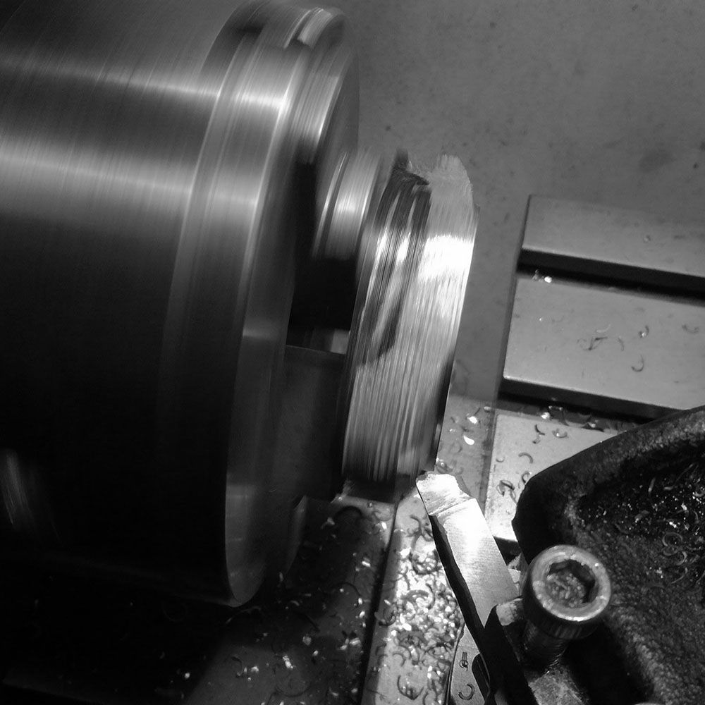 Cutting the lug profile